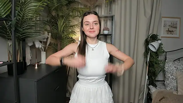 ThelmaJusto online show from October 23, 2025, 3:00 pm