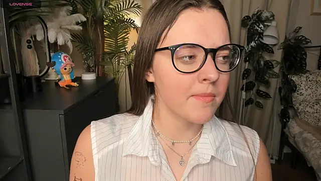 ThelmaJusto online show from February 12, 2026, 3:29 pm