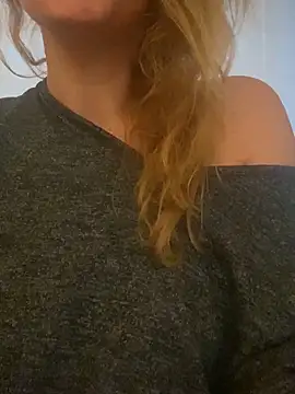 melisss2 online show from November 11, 2025, 2:39 pm