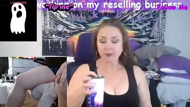 SuzieReigns1 online show from October 16, 2025, 9:05 pm