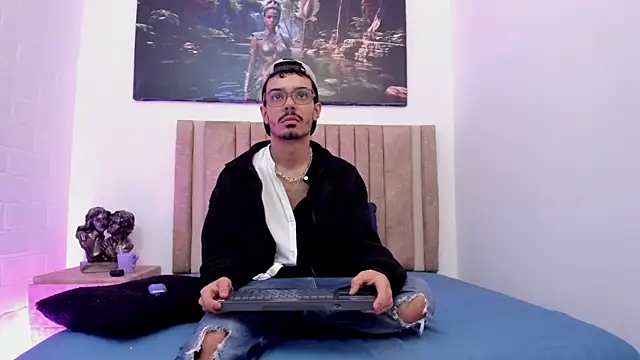 Timothe Evans online show from December 23, 2025, 4:10 am