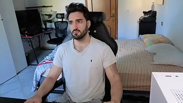 Al3xox02 online show from February 13, 2026, 10:44 am