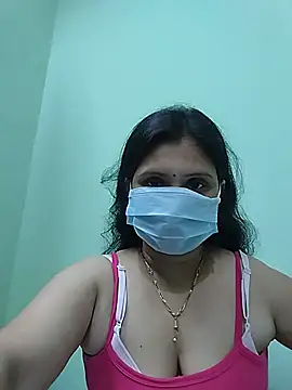 Snapshot of yourbeautyqueen chatting on July 18, 2026, 8:45 pm yourbeautyqueen online show from July 18, 2026, 8:45 pm