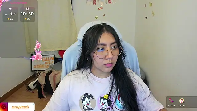 Snapshot of LoveLyy- chatting on October 15, 2025, 9:04 pm LoveLyy- online show from October 15, 2025, 9:04 pm