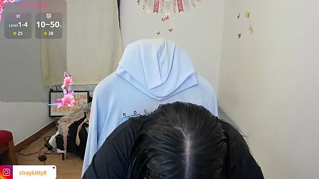 Snapshot of LoveLyy- chatting on November 12, 2025, 12:05 pm LoveLyy- online show from November 12, 2025, 12:05 pm