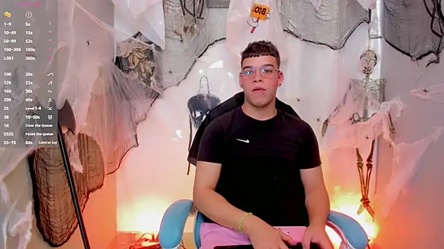 Snapshot of alex_boyy chatting on October 28, 2025, 6:54 pm alex boyy online show from October 28, 2025, 6:54 pm