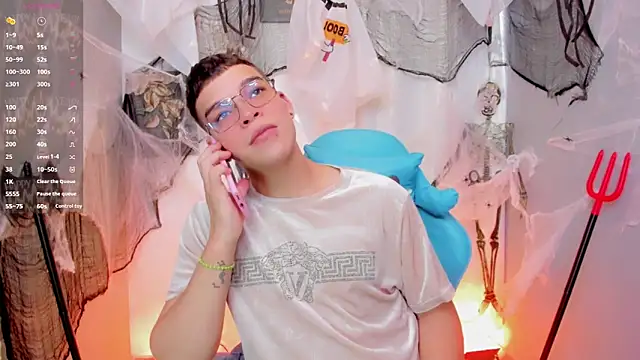 Snapshot of alex_boyy chatting on October 29, 2025, 6:09 pm alex boyy online show from October 29, 2025, 6:09 pm