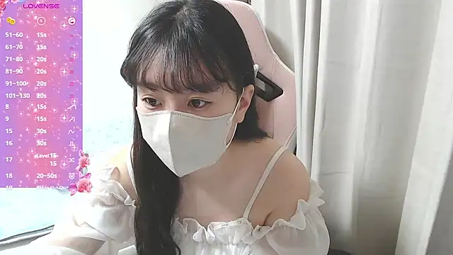 hinako08 online show from December 18, 2025, 10:05 pm