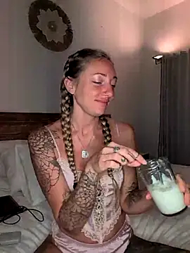 Snapshot of OpheliaRox chatting on October 17, 2025, 10:23 pm OpheliaRox online show from October 17, 2025, 10:23 pm