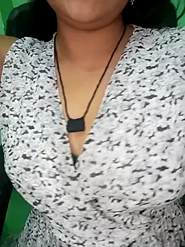 Snapshot of Rashmi_011 chatting on November 6, 2025, 10:27 am Rashmi 011 online show from November 6, 2025, 10:27 am