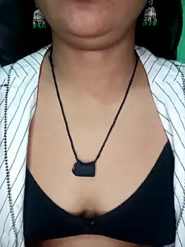 Snapshot of Rashmi_011 chatting on November 27, 2025, 11:34 am Rashmi 011 online show from November 27, 2025, 11:34 am