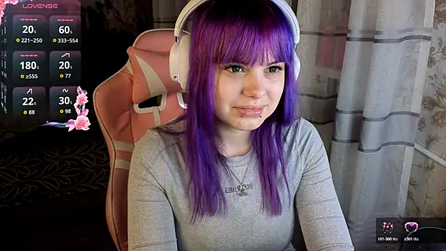 KristiBloom online show from April 8, 2026, 10:54 pm