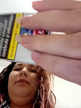 Beatrice1905 online show from October 5, 2025, 12:58 pm