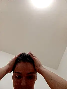 Beatrice1905 online show from November 20, 2025, 8:52 pm