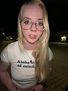 LinaLeana online show from July 28, 2026, 8:52 pm