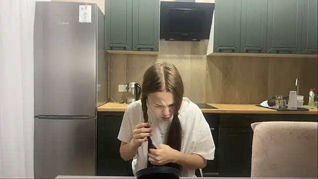 Snapshot of SunnySprinkle chatting on October 12, 2025, 11:42 am SunnySprinkle online show from October 12, 2025, 11:42 am