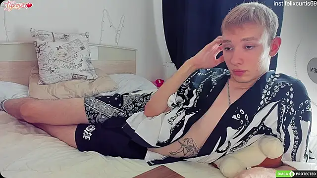 Snapshot of felixcurt69 chatting on August 9, 2026, 9:47 am felixcurt69 online show from August 9, 2026, 9:47 am