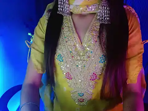 Roiseeee online show from March 11, 2026, 5:13 am