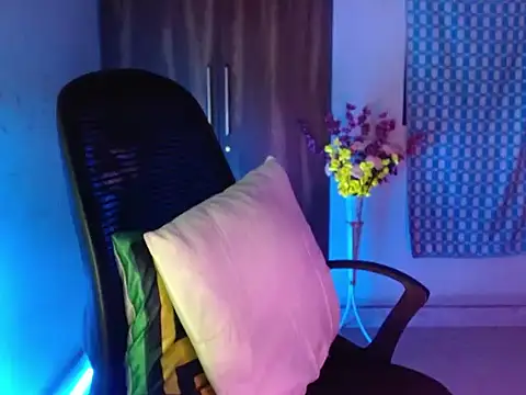 Roiseeee online show from March 27, 2026, 5:46 am