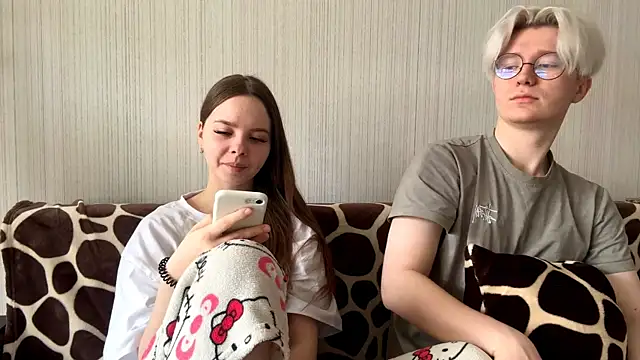 EhtelBiondi online show from April 21, 2026, 8:53 am