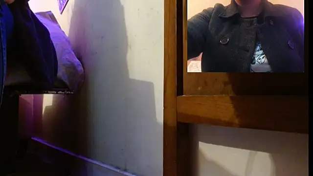 Snapshot of Lunabunnycreamy chatting on November 6, 2025, 10:10 pm Lunabunnycreamy online show from November 6, 2025, 10:10 pm