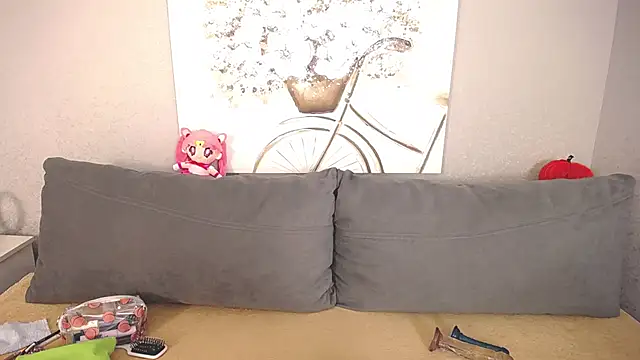 Evarey  online show from October 22, 2025, 4:35 am