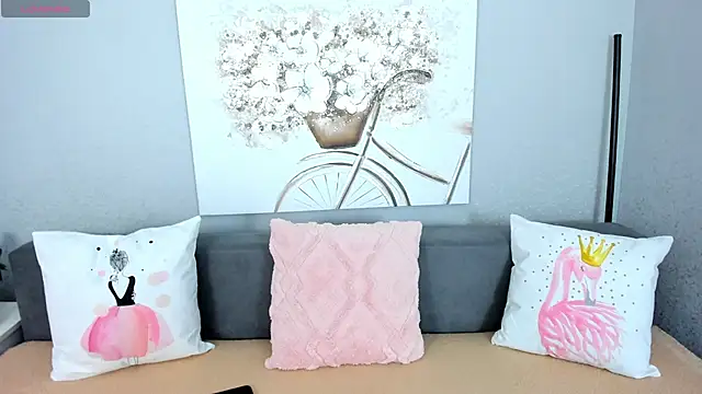 Evarey  online show from November 17, 2025, 5:35 am