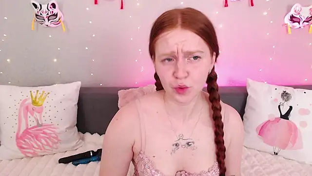 Snapshot of Evarey_ chatting on June 30, 2026, 4:24 am Evarey online show from June 30, 2026, 4:24 am