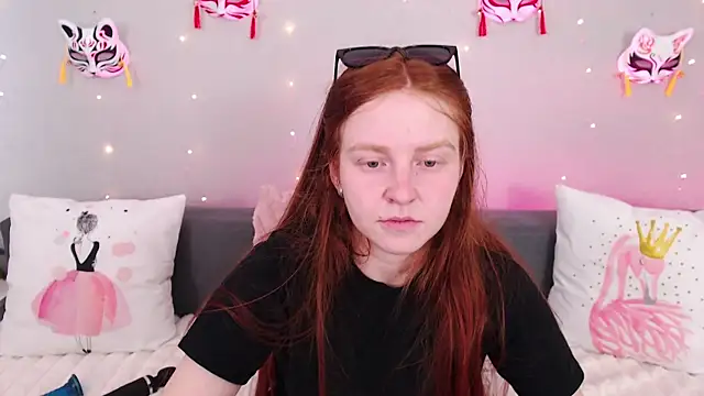 Snapshot of Evarey_ chatting on July 30, 2026, 7:18 am Evarey online show from July 30, 2026, 7:18 am