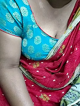 Snapshot of Queen_washna1 chatting on November 17, 2025, 7:36 am Queen washna1 online show from November 17, 2025, 7:36 am