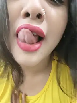Beauty Queen Soniya online show from July 19, 2026, 3:54 am