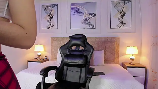 celeste collins  online show from December 3, 2025, 11:41 am