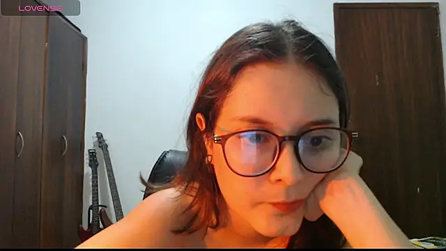 Snapshot of CarlaLorez chatting on December 14, 2025, 10:25 pm CarlaLorez online show from December 14, 2025, 10:25 pm