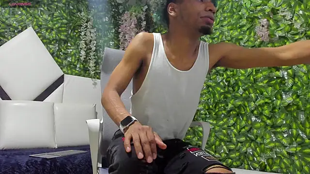 Snapshot of REDBRYAN_EBANO chatting on October 21, 2025, 9:04 pm REDBRYAN EBANO online show from October 21, 2025, 9:04 pm