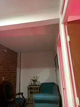 SiaraRealist online show from November 8, 2025, 7:56 pm