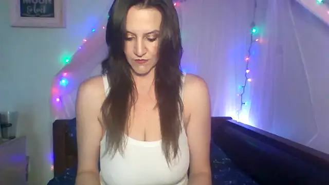 easy briezy online show from November 24, 2025, 9:03 pm