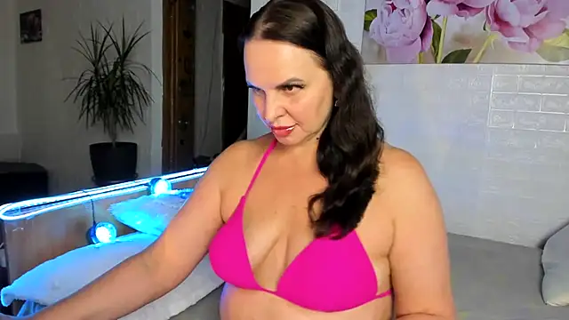 Snapshot of MIRAA_LUV chatting on July 14, 2026, 5:18 pm MIRAA LUV online show from July 14, 2026, 5:18 pm