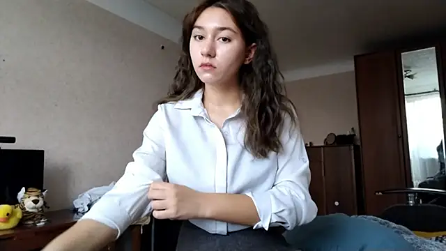 Snapshot of MiaLovelyOne chatting on October 7, 2025, 8:11 am MiaLovelyOne online show from October 7, 2025, 8:11 am