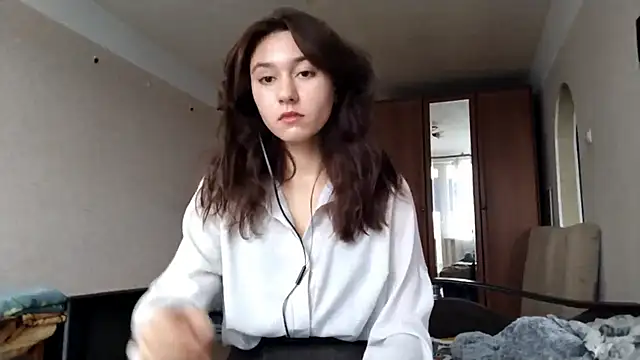 Snapshot of MiaLovelyOne chatting on October 17, 2025, 9:12 am MiaLovelyOne online show from October 17, 2025, 9:12 am