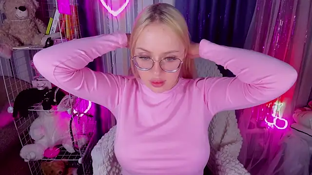 CeaneLino online show from April 13, 2026, 4:56 pm