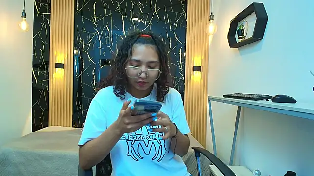 Snapshot of SamanthaFox_8 chatting on May 6, 2026, 12:54 pm SamanthaFox 8 online show from May 6, 2026, 12:54 pm