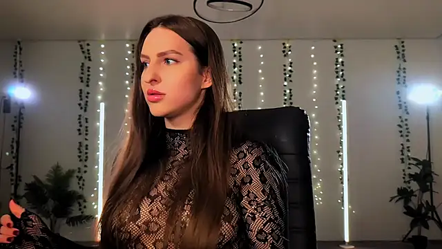 Snapshot of Alicia_art_ chatting on November 12, 2025, 7:57 pm Alicia art online show from November 12, 2025, 7:57 pm