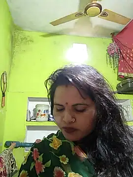 Snapshot of ALEXXA_143 chatting on December 4, 2025, 10:13 am ALEXXA 143 online show from December 4, 2025, 10:13 am