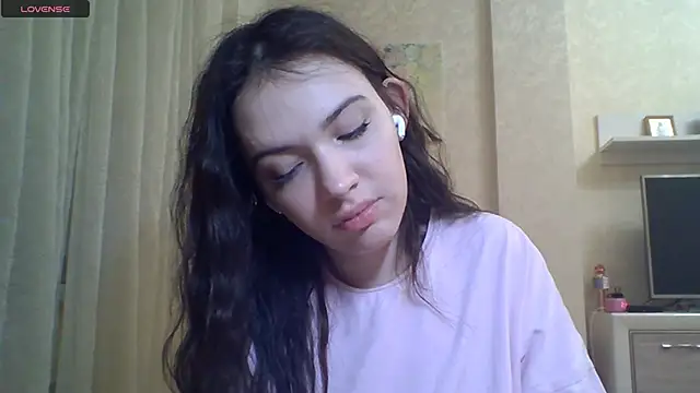 Snapshot of CeyaLier chatting on June 19, 2026, 6:45 pm CeyaLier online show from June 19, 2026, 6:45 pm