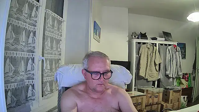 Snapshot of macdut67 chatting on July 27, 2026, 1:56 am macdut67 online show from July 27, 2026, 1:56 am