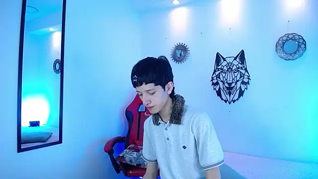 Emo Boy  online show from January 8, 2026, 8:33 pm