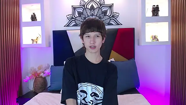 Emo Boy  online show from February 28, 2026, 8:10 pm