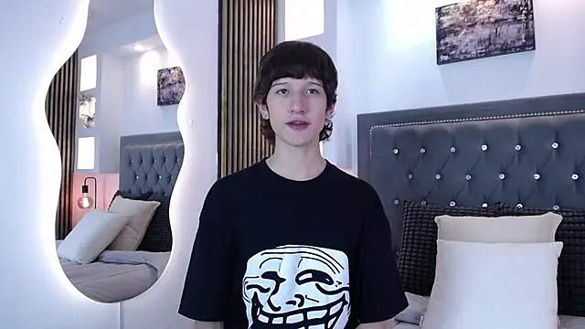 Emo Boy  online show from March 6, 2026, 8:05 pm