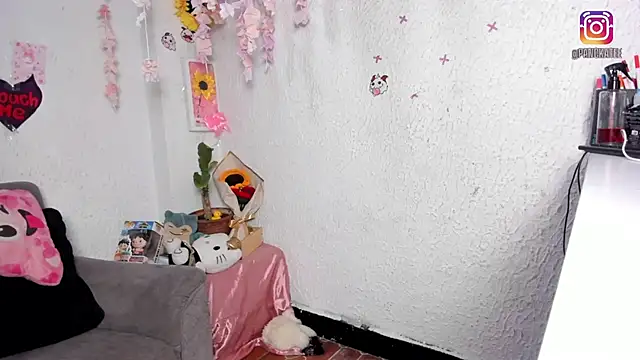 Emilycollei online show from April 3, 2026, 7:23 pm