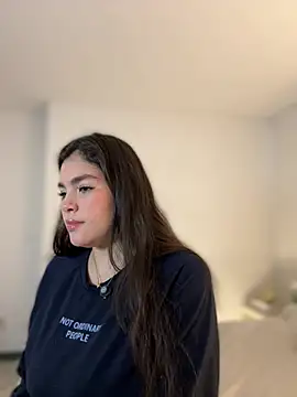 Isabella LaRue online show from May 20, 2026, 9:10 pm